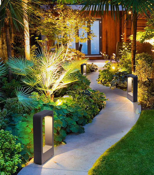 AluGlanz - Elegante Moderne Aluminium Stehlampe