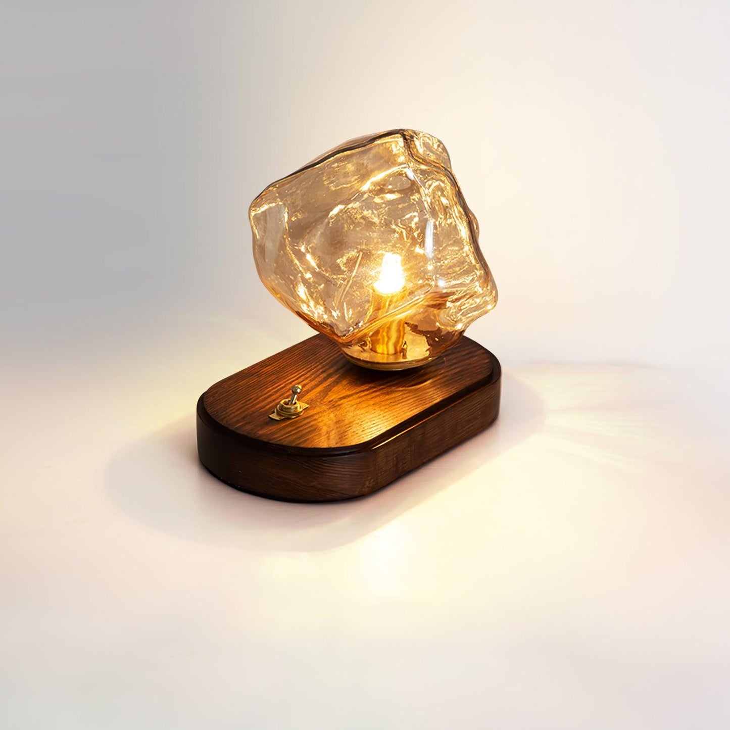 FrostStone – Elegante Tischlampe