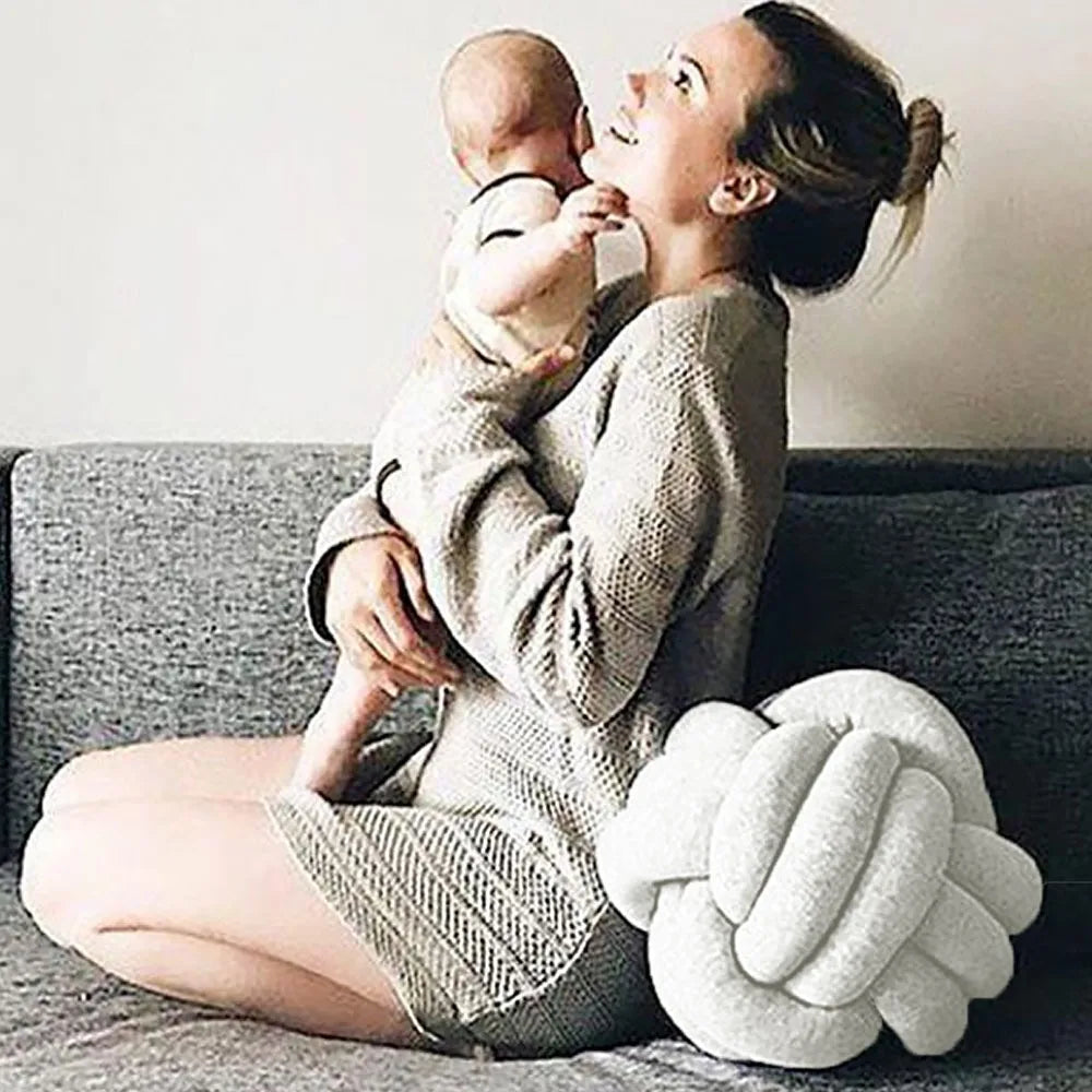 Knotty – Rundes Kissen aus Samt für Stilvolles Wohnen