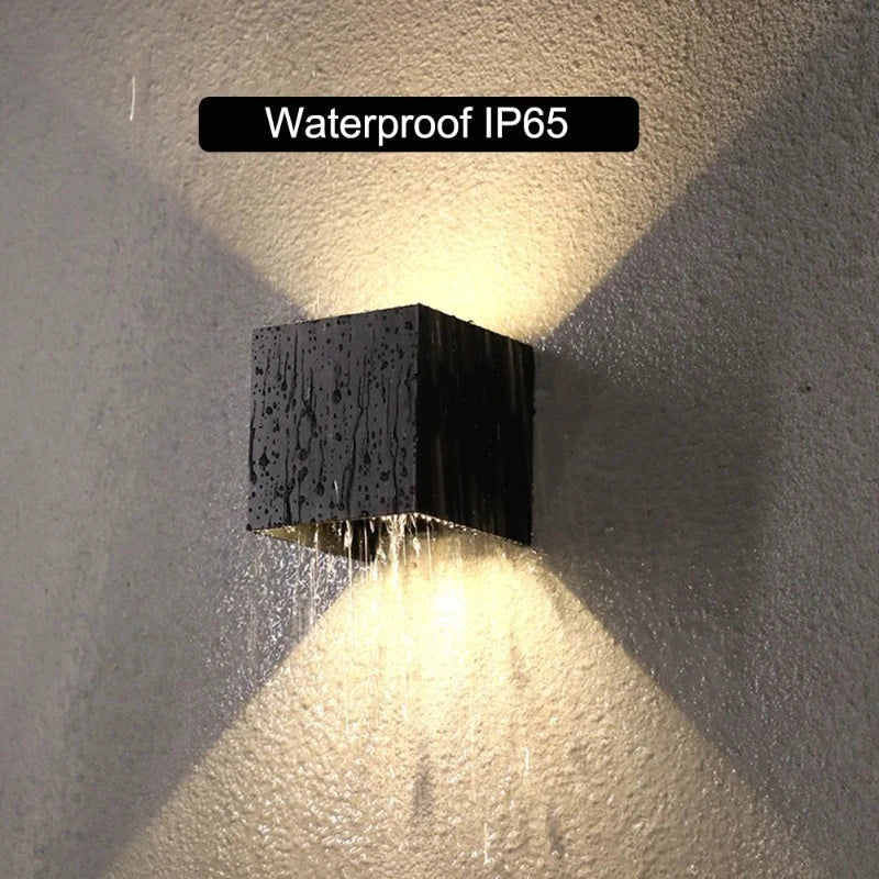 MetroLite - Elegant wall light for outdoor use with timeless design