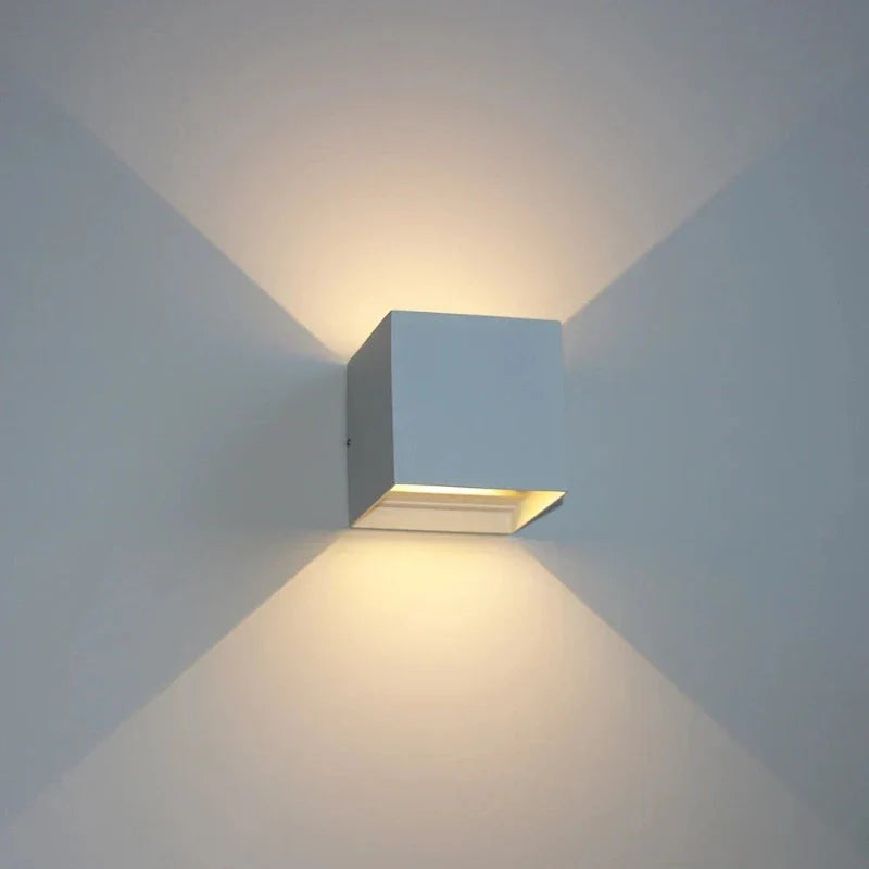 MetroLite - Elegant wall light for outdoor use with timeless design