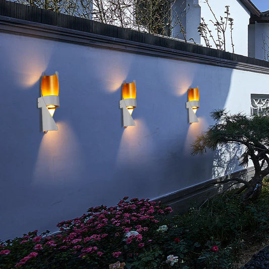 Cascadia - Verblüffende LED Außenwandlampe für einen strahlenden Außenbereich