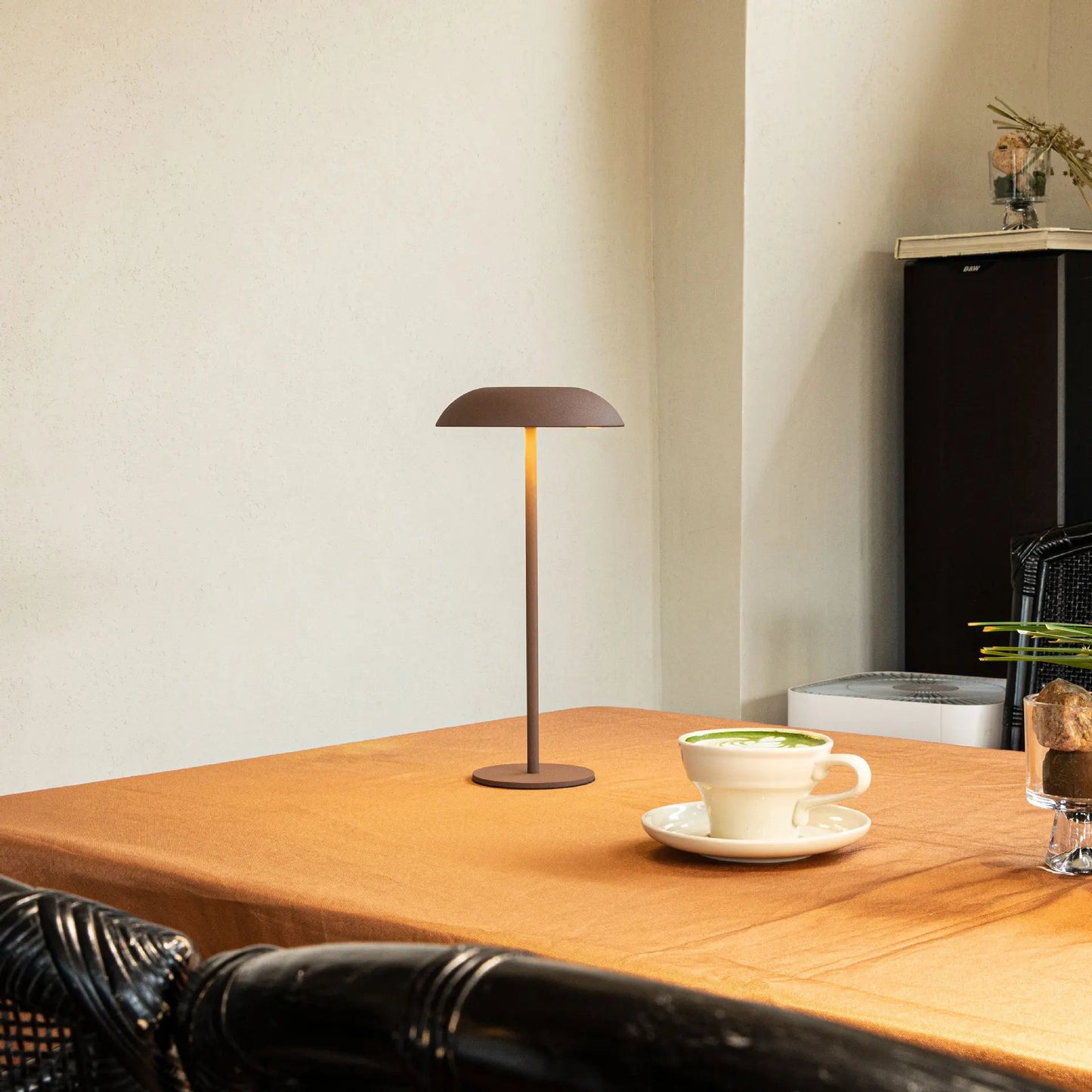 GlowDock - Modern Touch Table Lamp with Dimming Function and USB Charging Port