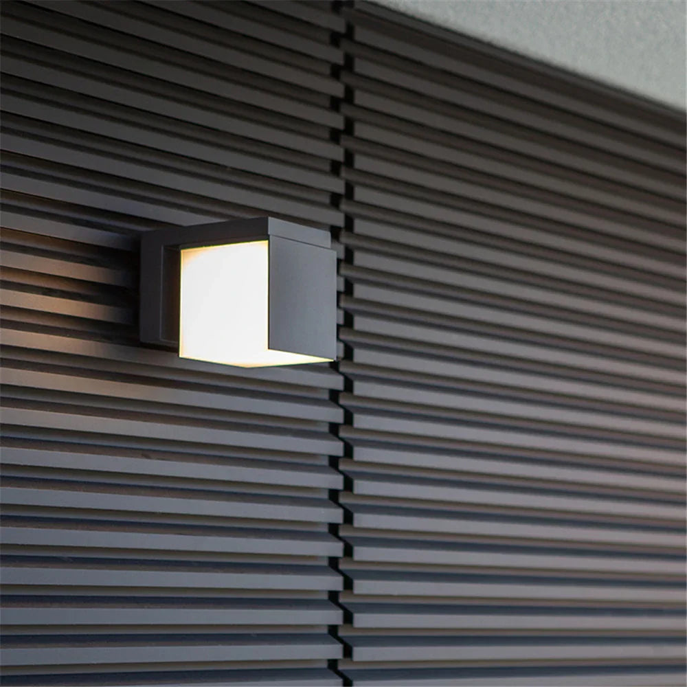 GlowGuard - Moderne LED-Wandlampe für Außenbereiche