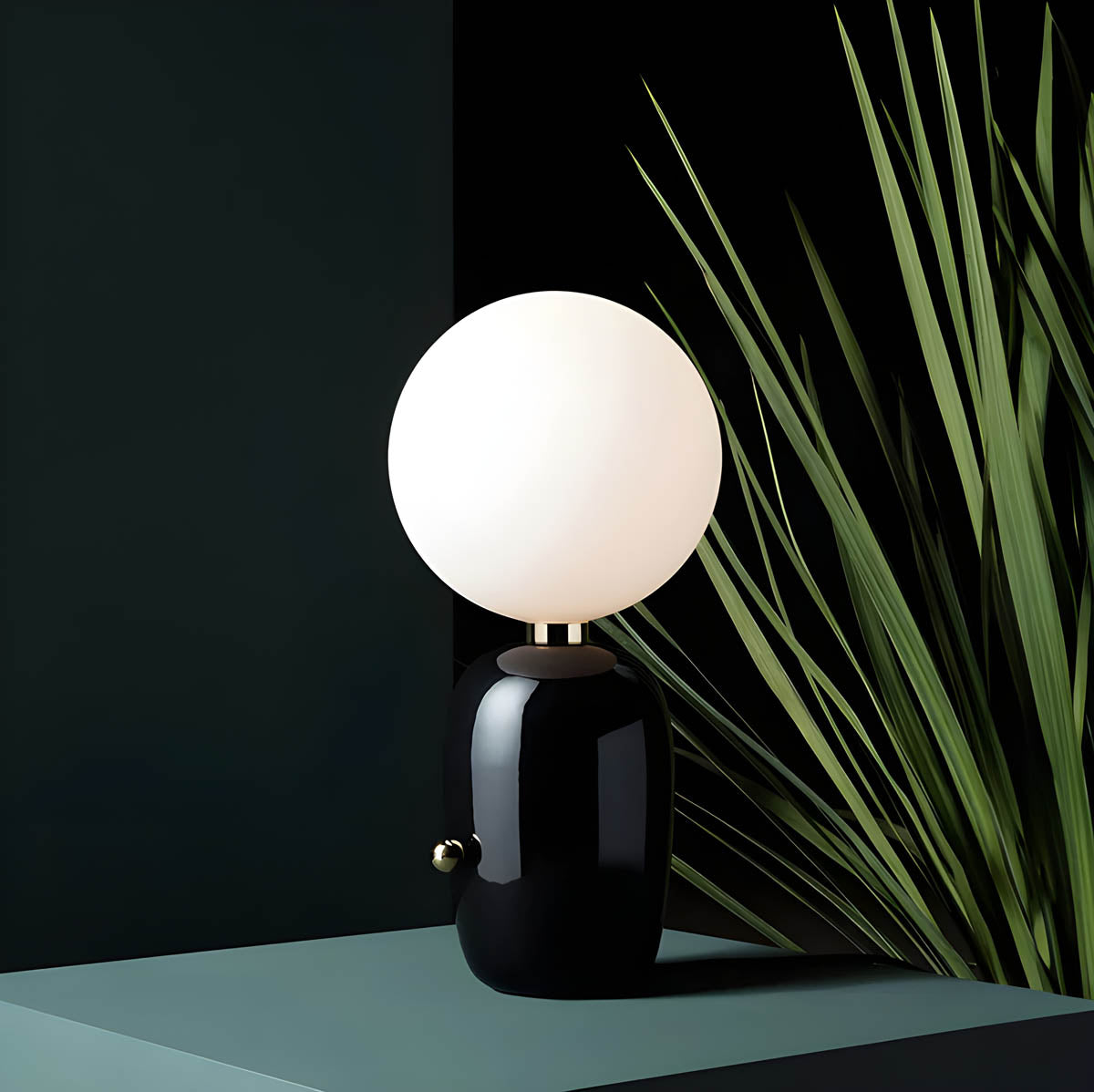 RAISO - Elegant and Sophisticated Lamp