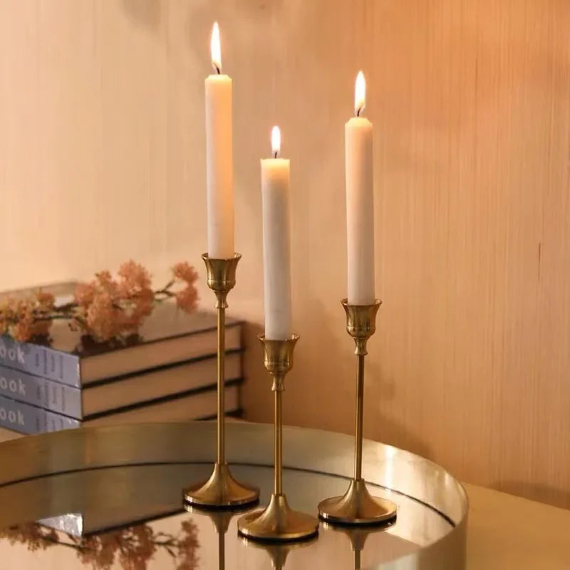Träumende Lichter - Goldene Kerzenhalter für eine romantische Atmosphäre
