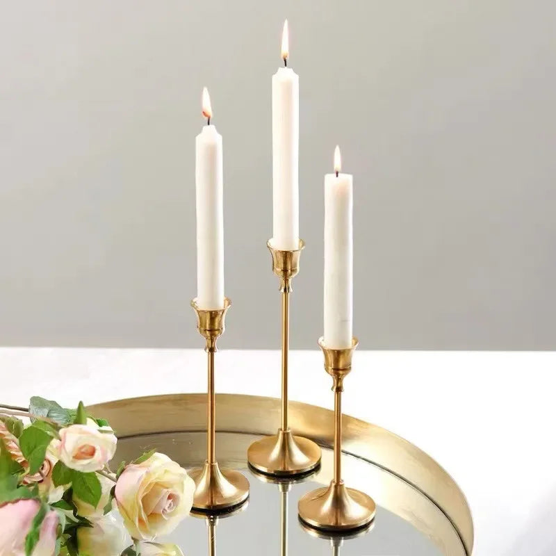 Träumende Lichter - Goldene Kerzenhalter für eine romantische Atmosphäre