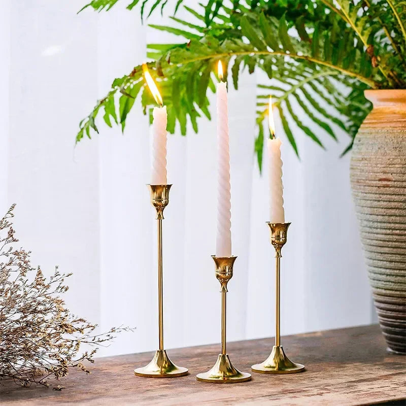Träumende Lichter - Goldene Kerzenhalter für eine romantische Atmosphäre