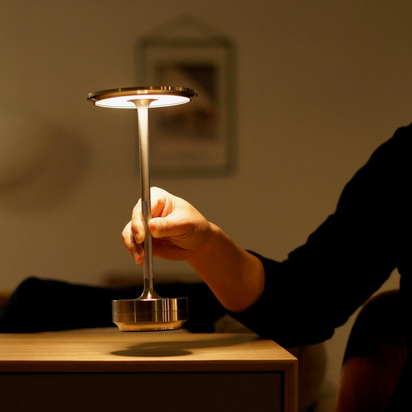 ElegantGlow - moderne Tischlampe