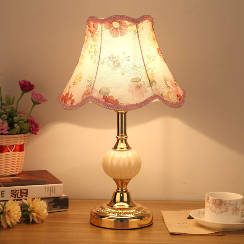 GlasLicht – Minimalistische Glas-Tischlampe für Schlafzimmer
