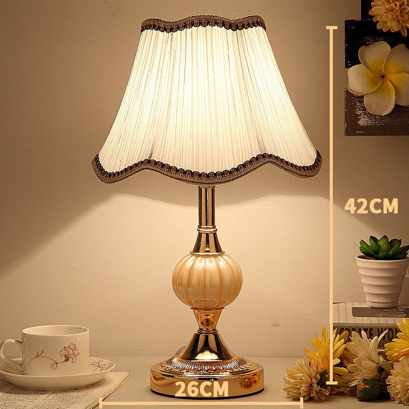 GlasLicht – Minimalistische Glas-Tischlampe für Schlafzimmer