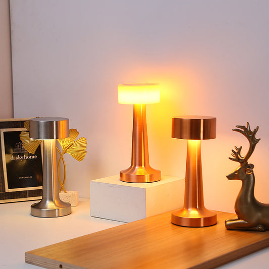 VintageLume® – Vintage Metall-Tischlampe mit LED-Beleuchtung