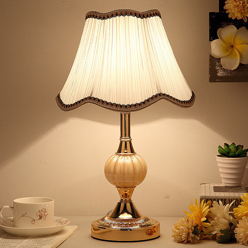 GlasLicht – Minimalistische Glas-Tischlampe für Schlafzimmer