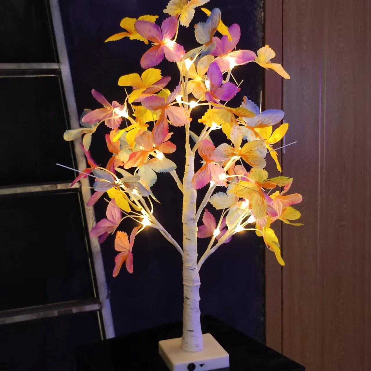 Künstlicher Bonsai-Baum mit Lichtern