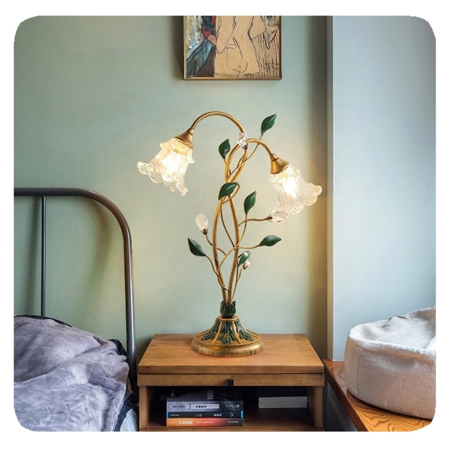 BloomGlow – Blütenförmige Tischlampe