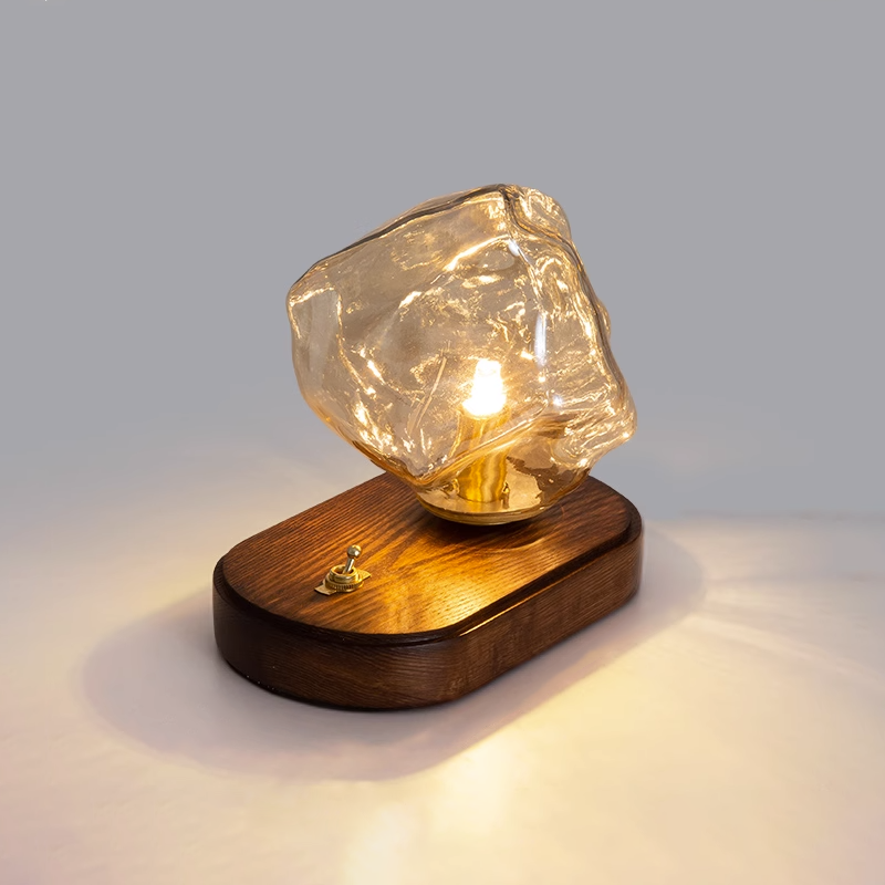 FrostStone – Elegante Tischlampe
