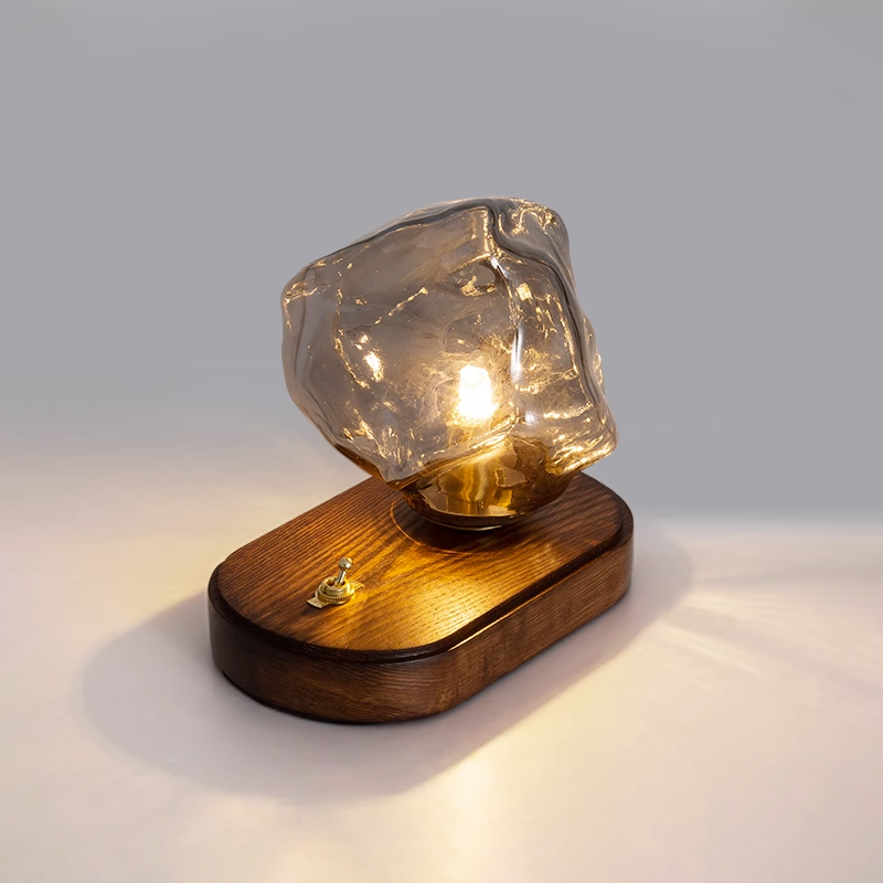 FrostStone – Elegante Tischlampe